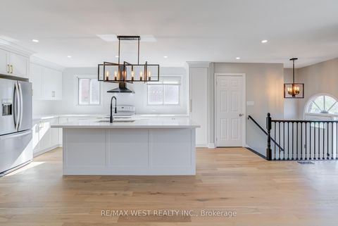 Photo 10 at 101 Tall Grass Trail, East Woodbridge, Vaughan