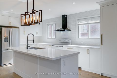 Photo 11 at 101 Tall Grass Trail, East Woodbridge, Vaughan