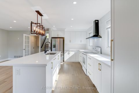 Photo 12 at 101 Tall Grass Trail, East Woodbridge, Vaughan