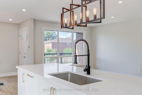 Photo 14 at 101 Tall Grass Trail, East Woodbridge, Vaughan