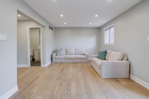 Photo 25 at 101 Tall Grass Trail, East Woodbridge, Vaughan