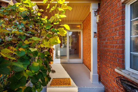 Photo 3 at 111 English Oak Drive, Oak Ridges Lake Wilcox, Richmond Hill