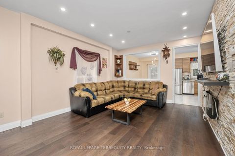 Photo 4 at 111 English Oak Drive, Oak Ridges Lake Wilcox, Richmond Hill Photo 4 at 111 English Oak Drive, Oak Ridges Lake Wilcox, Richmond Hill