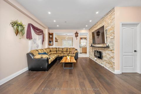 Photo 5 at 111 English Oak Drive, Oak Ridges Lake Wilcox, Richmond Hill Photo 5 at 111 English Oak Drive, Oak Ridges Lake Wilcox, Richmond Hill