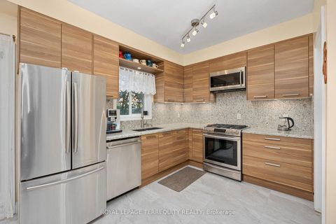 Photo 6 at 111 English Oak Drive, Oak Ridges Lake Wilcox, Richmond Hill Photo 6 at 111 English Oak Drive, Oak Ridges Lake Wilcox, Richmond Hill