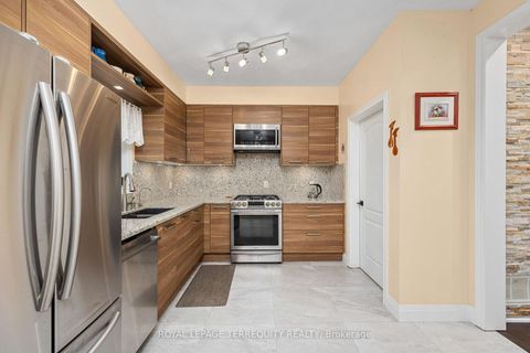 Photo 8 at 111 English Oak Drive, Oak Ridges Lake Wilcox, Richmond Hill Photo 8 at 111 English Oak Drive, Oak Ridges Lake Wilcox, Richmond Hill