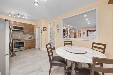 Photo 10 at 111 English Oak Drive, Oak Ridges Lake Wilcox, Richmond Hill Photo 10 at 111 English Oak Drive, Oak Ridges Lake Wilcox, Richmond Hill