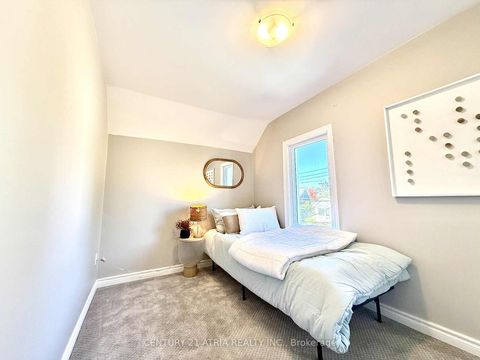 Photo 3 at 59 Park Street, Queen's Park, Barrie
