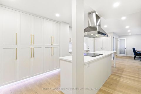 Photo 7 at 706 - 299 Mill Road, Markland Wood, Toronto