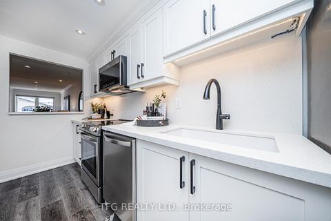 Photo 6 at 7 - 120 Glen Manor Drive, The Beaches, Toronto