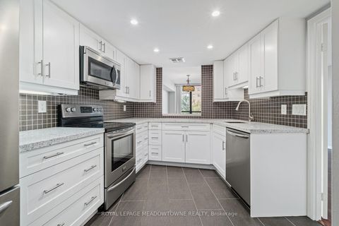 Photo 13 at 506 - 1230 Marlborough Court, CP College Park, Oakville