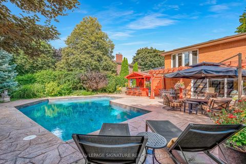 Photo 4 at 41 Denver Crescent, Henry Farm, Toronto