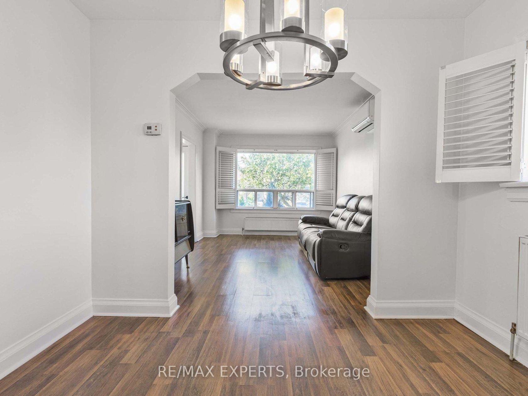 Photo 5 at 1001 Castlefield Avenue, Belgravia, Toronto Photo 5 at 1001 Castlefield Avenue, Belgravia, Toronto