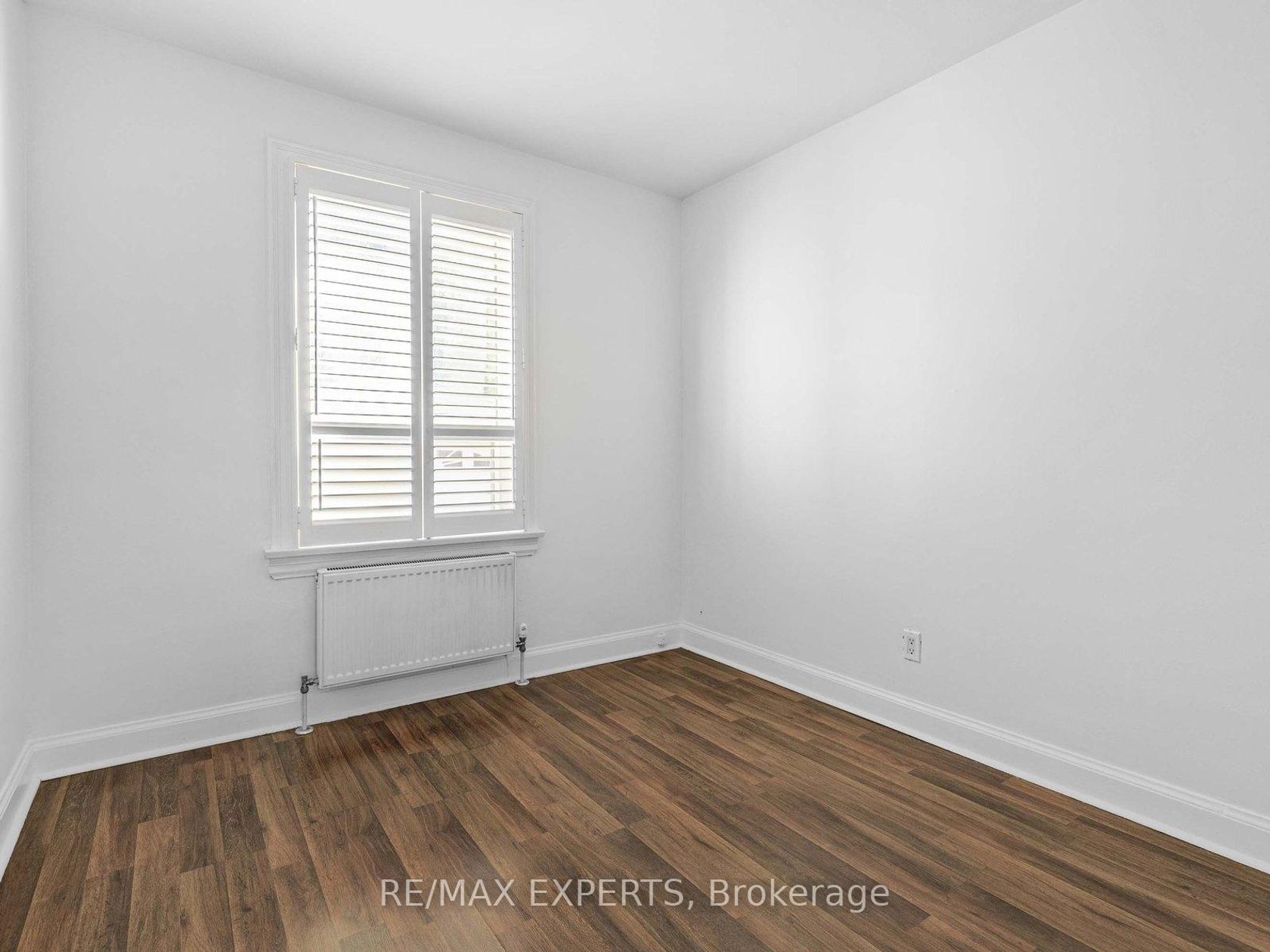 Photo 9 at 1001 Castlefield Avenue, Belgravia, Toronto Photo 9 at 1001 Castlefield Avenue, Belgravia, Toronto