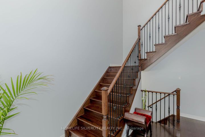 Photo 4 at 122 Squire Ellis Drive, Toronto Gore Rural Estate, Brampton