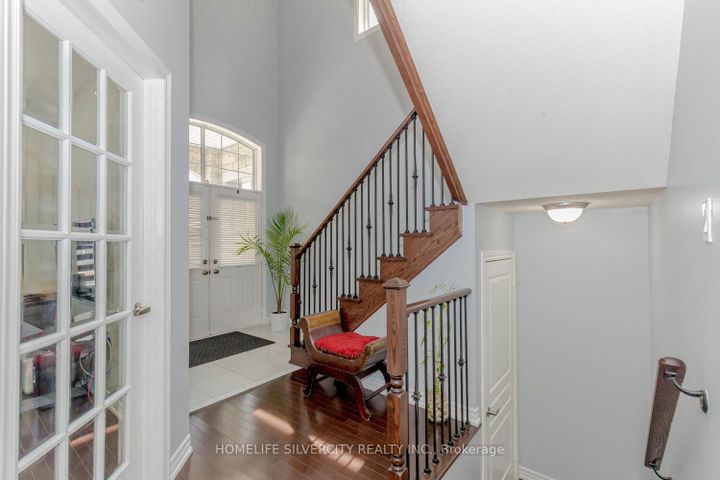 Photo 5 at 122 Squire Ellis Drive, Toronto Gore Rural Estate, Brampton