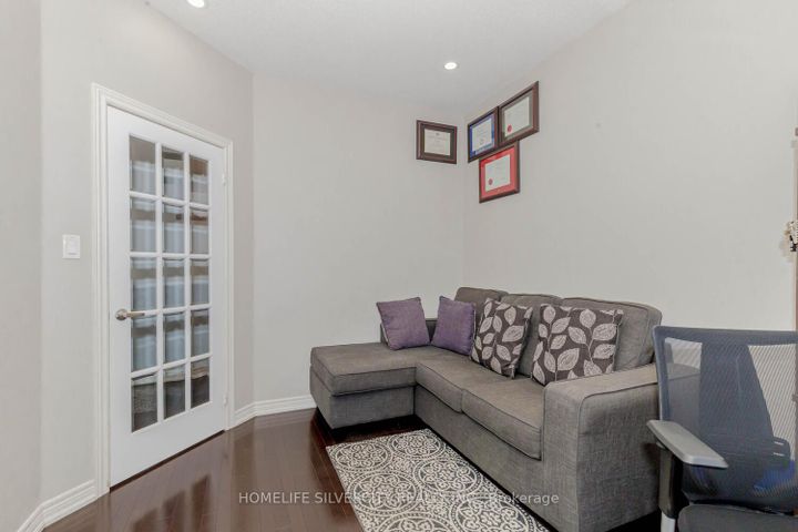 Photo 7 at 122 Squire Ellis Drive, Toronto Gore Rural Estate, Brampton