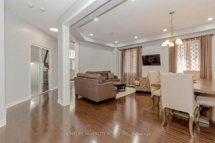 Photo 11 at 122 Squire Ellis Drive, Toronto Gore Rural Estate, Brampton