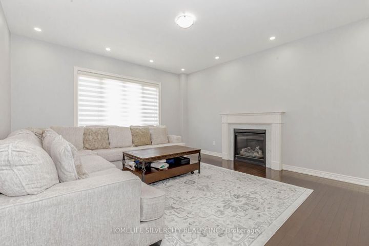 Photo 13 at 122 Squire Ellis Drive, Toronto Gore Rural Estate, Brampton