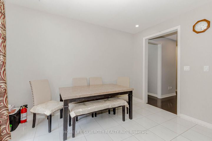 Photo 18 at 122 Squire Ellis Drive, Toronto Gore Rural Estate, Brampton