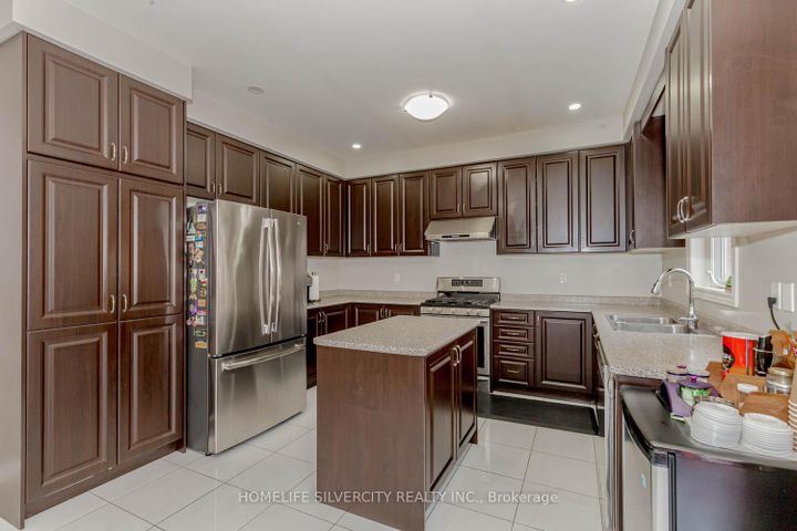 Photo 19 at 122 Squire Ellis Drive, Toronto Gore Rural Estate, Brampton