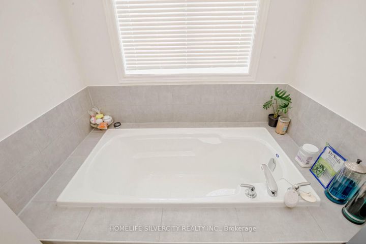 Photo 30 at 122 Squire Ellis Drive, Toronto Gore Rural Estate, Brampton