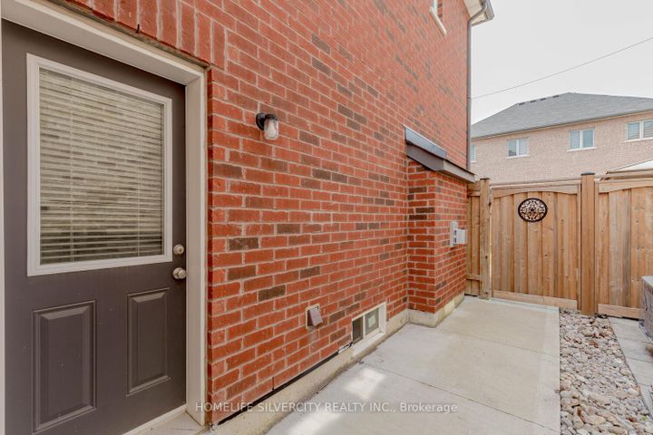 Photo 36 at 122 Squire Ellis Drive, Toronto Gore Rural Estate, Brampton