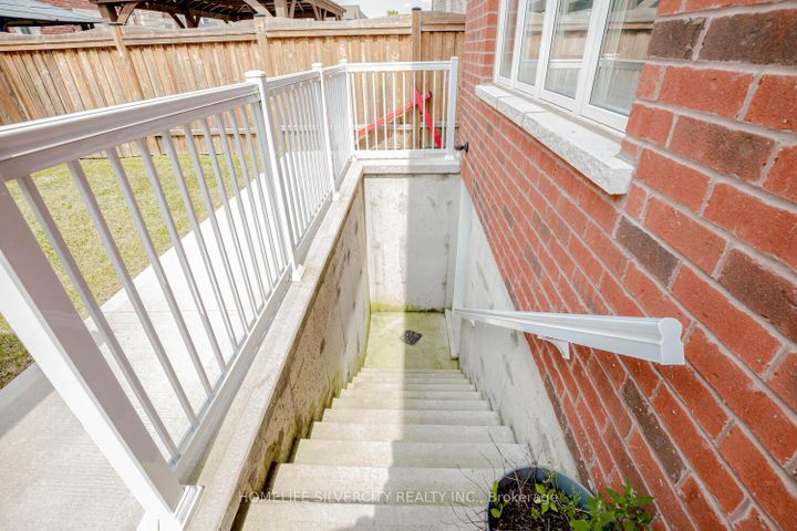 Photo 37 at 122 Squire Ellis Drive, Toronto Gore Rural Estate, Brampton