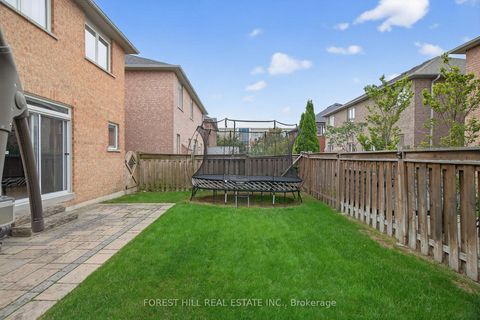 Photo 34 at 10 Mendel Crescent, Patterson, Vaughan