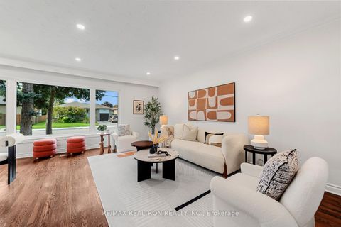 Photo 2 at 195 Honiton Street, Bathurst Manor, Toronto