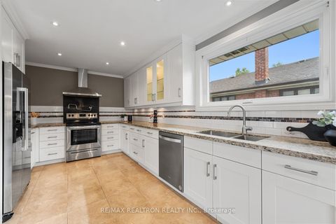 Photo 12 at 195 Honiton Street, Bathurst Manor, Toronto Photo 12 at 195 Honiton Street, Bathurst Manor, Toronto
