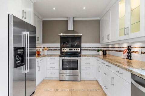 Photo 13 at 195 Honiton Street, Bathurst Manor, Toronto