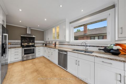 Photo 17 at 195 Honiton Street, Bathurst Manor, Toronto Photo 17 at 195 Honiton Street, Bathurst Manor, Toronto