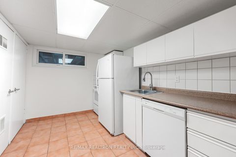 Photo 37 at 195 Honiton Street, Bathurst Manor, Toronto