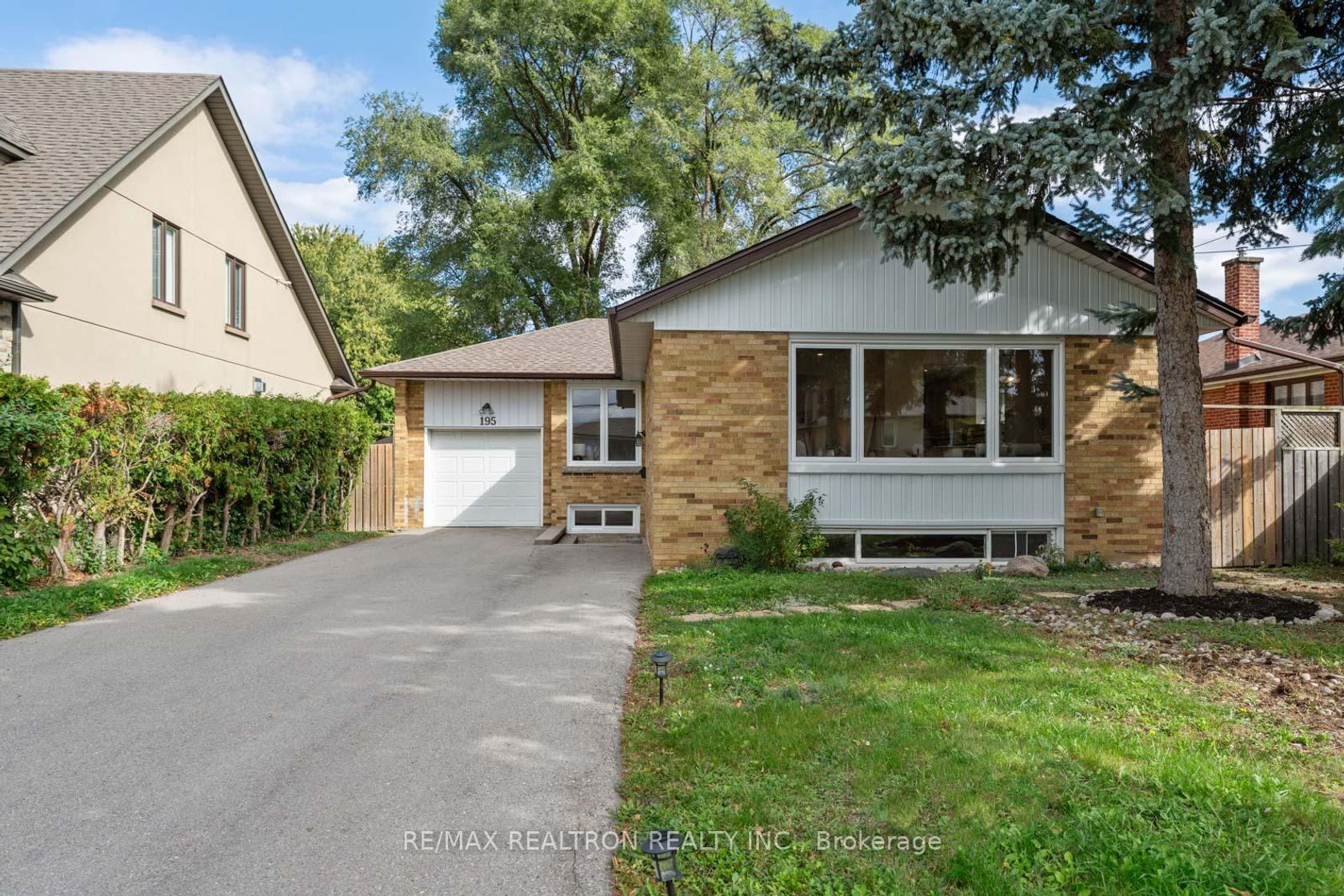 195 Honiton Street, Bathurst Manor, Toronto photo number 2
