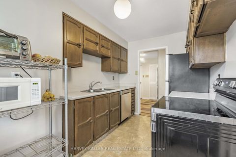 Photo 9 at 142 - 4001 Don Mills Road, Hillcrest Village, Toronto