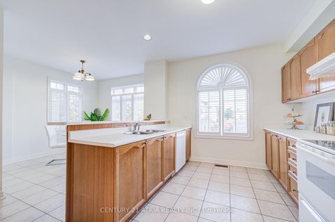 Photo 17 at 108 - 190 Harding Boulevard W, North Richvale, Richmond Hill