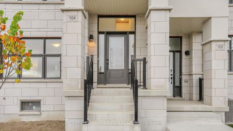 Photo 3 at 104 Lunay Drive, Rural Richmond Hill, Richmond Hill