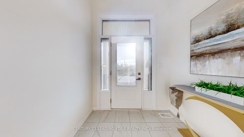 Photo 4 at 104 Lunay Drive, Rural Richmond Hill, Richmond Hill