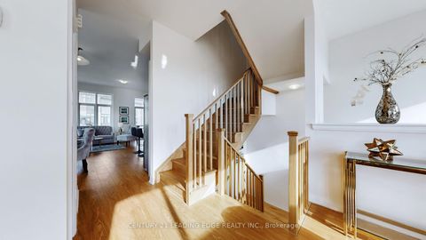 Photo 10 at 104 Lunay Drive, Rural Richmond Hill, Richmond Hill