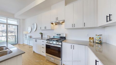 Photo 18 at 104 Lunay Drive, Rural Richmond Hill, Richmond Hill