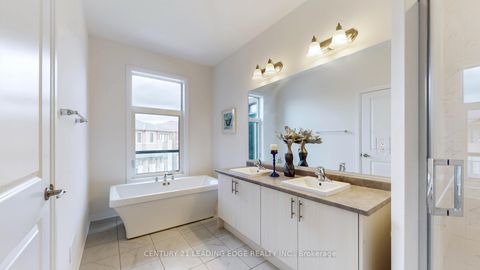 Photo 24 at 104 Lunay Drive, Rural Richmond Hill, Richmond Hill