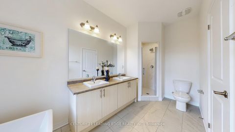 Photo 25 at 104 Lunay Drive, Rural Richmond Hill, Richmond Hill