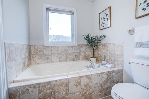 Photo 28 at 15 - 151 Silverwood Avenue, Devonsleigh, Richmond Hill