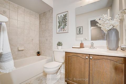 Photo 33 at 15 - 151 Silverwood Avenue, Devonsleigh, Richmond Hill