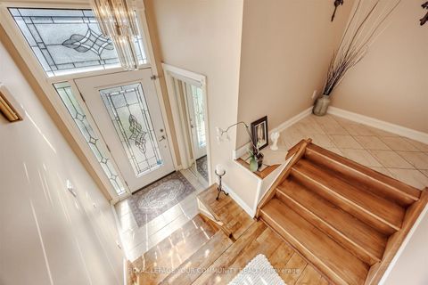 Photo 2 at 260 Mathewson Street, Maple, Vaughan