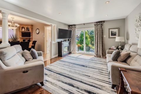 Photo 4 at 260 Mathewson Street, Maple, Vaughan