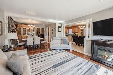 Photo 5 at 260 Mathewson Street, Maple, Vaughan