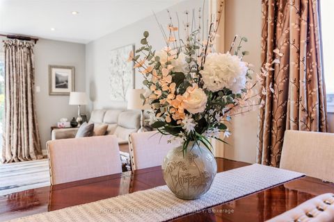 Photo 9 at 260 Mathewson Street, Maple, Vaughan