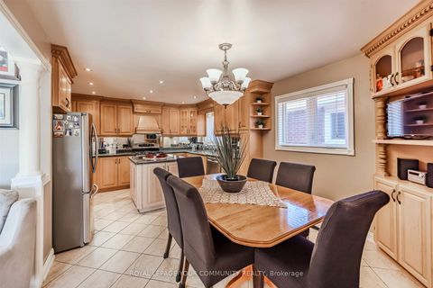 Photo 10 at 260 Mathewson Street, Maple, Vaughan